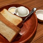 びっくりドンキー - バターの蓋　茹で卵の殻むいて持って来てくれます