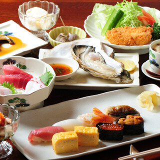 8,800円プランが人気。豪華お寿司や逸品が揃うコースの数々