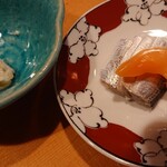 鮨富 - 左の数の子な粕漬けが最高でした。どちらも苦手なはずだったのに…！