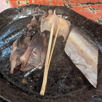魚めし 竹亭 - 干物は卓上の小さい七輪で炙っていただく