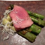 Cuisine Franco-japonaise Matsushima - スペイン産ラルポークのロースト ブロッコリーとシラスのソース。
      