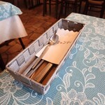 シャンティ - 一人用に差し替えてくれた後、"麻紐くじ"の"当たり"でいただく"茶碗蒸し"用にスプーンも添えてくれます。