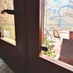 シャンティ - 外の緑が映える季節。