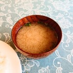 シャンティ - 豚(肉)無しの"豚汁"的、"お味噌汁"は具沢山。