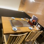 鉄ぱん屋 弁兵衛 - 内観写真:1階半個室テーブル席