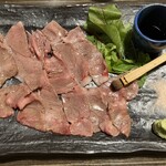 弥平 - 黒毛和牛炙り刺し