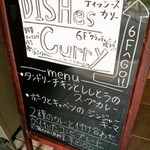 ディッシーズカレー - ビル1Fにあるメニュー看板（これが出ている日にopen）