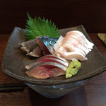 和風ダイニングきらり - シメ鯖と真鯛のお刺身
      新鮮で最高です。