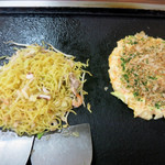 お好み焼かとう - 自分で焼くスタイルのお店