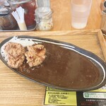 欧風ライスカレーKen's - 唐揚げ2個、ごはん少なめ♪