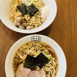 麺屋 翔 - 上油そば特盛(400g)+背脂+温玉　下アゴダシラーメン普通(200g)+背脂どちらも650円！嬉しいプライス！