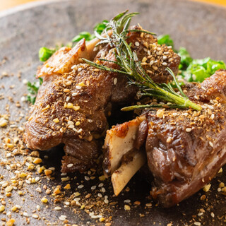 メインは日替わりで楽しめる。旬食材を活かした一皿をご堪能あれ