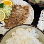 たかやす - ポークソテー@1,000円  飽きもせずこればかり食べている。美味いのだから仕方がない。とりわけ豚の脂が格別に良い。それを白飯で拭いながらエンドレスに頬張る。あぁ至福。