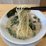 とんこつラーメン44 - 麺リフト