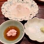 鮨 実紀 - お造り ひらめ（塩、わさび、肝入りポン酢）