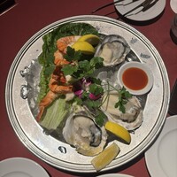 Re Wharf - ジャンボシュリンプカクテル5尾¥3,900/オイスター1つ¥700/ロックオイスター1つ¥1,500