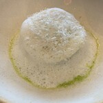 SMAAK - マカデミアナッツを使ってジェノベーゼ仕立てにした茄子とチーズのオープンラビオリ