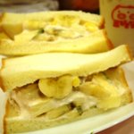 三びきの子ぶた - フルーツサンドイッチ