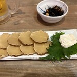 新橋 角打ち屋 - いぶりがっこチーズ