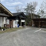 中華そば専門 とんちぼ - 店頭。13時10分の様子です。並び無し、ラッキー！