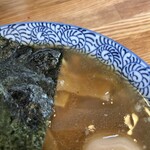 中華そば専門 とんちぼ - スープ。これがまた美味い！