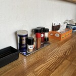 中華そば専門 とんちぼ - 卓上調味料。私は不使用でした。