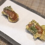 鵠沼海岸 蕎麦兄 - 梅干の天ぷら（320円）／個 × 2。