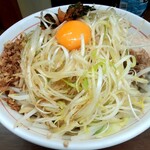 ラーメン二郎 - 小ラーメンの汁なし、ネギ、ニラキムチでコールはそのまま。麺量はいじらなかったのですが、ちょうど良い量でした。たまたま前には女性３人で、半分、半分、少なめだったのでちょいと心配でしたが(汗)