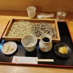 まる貴そば - 板そば相盛り　薬味に山わさび