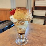 ユノ カフェ - 横からの図