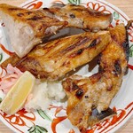 魚屋スタンドふじ - カマ塩焼き②