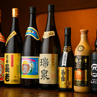沖縄懐石を彩る泡盛を多数ご用意。希少な一杯もございます
