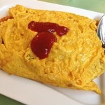 ブルズアイ・オン・プリュス - ランチ、オムライス。
真ん中から開くタイプ！
750円