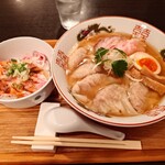 豚骨清湯・自家製麺 かつら - 