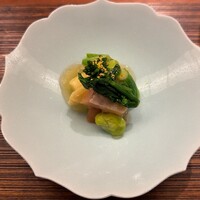 料理屋まえかわ - 桜鱒と菜の花　ホワイトアスパラガス　すだちのジュレ