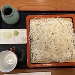 総本家更科堀井 本店 - さらしなそば。かなりの細切りで最初そうめんみたいと思った。白雪のような白さと滑らかさ。