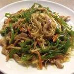 王朝 - 牛肉とピーマンのあんかけ焼きそば