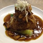 王朝 - 豚の角煮のあんかけチャーハン