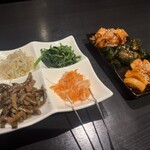 燒肉Bar 秀 - ナムルの盛り合わせとキムチの盛り合わせ