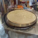 えんどう - バター塗りおえてから間合いをはかって鉄板からはがす時のスタッフさん素敵やった！