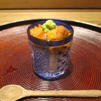 京味 もと井 - 雲丹のお寿し：海苔の佃煮、とんぶり、たっぷりの雲丹の上に、山葵がぽっちりとのせられています。 上下を混ぜ合わせて美味しくいただきます。♪♬