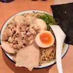 ケンチャンラーメン - 中華そば小盛り、味濃い口、脂普通、煮卵クン、細切れチャーシュー、身入り