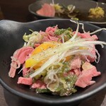 四文屋 - 牛タンユッケ