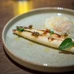 JAM17 DINING - アスパラガスの石窯グリルとペコリーノ・ロマーノと温度卵