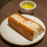 JAM17 DINING - 自家製フォカッチャ オリーブオイル