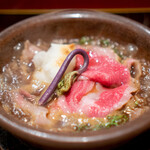 礼讃 - 鍵わらびと中川牛の小鍋、八丁味噌仕立て、忍び花山椒