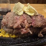 ステーキハウス アパッチ - アパッチステーキ700g（ベリーレア＆ステーキカット） ※圧巻