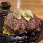 ステーキハウス アパッチ - アパッチステーキ700g・グラスワイン（赤） ※ステーキ３枚！