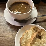 浜とん - カレーのルーとフランスパン