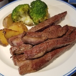 CHILLAX BURGERS&WINE